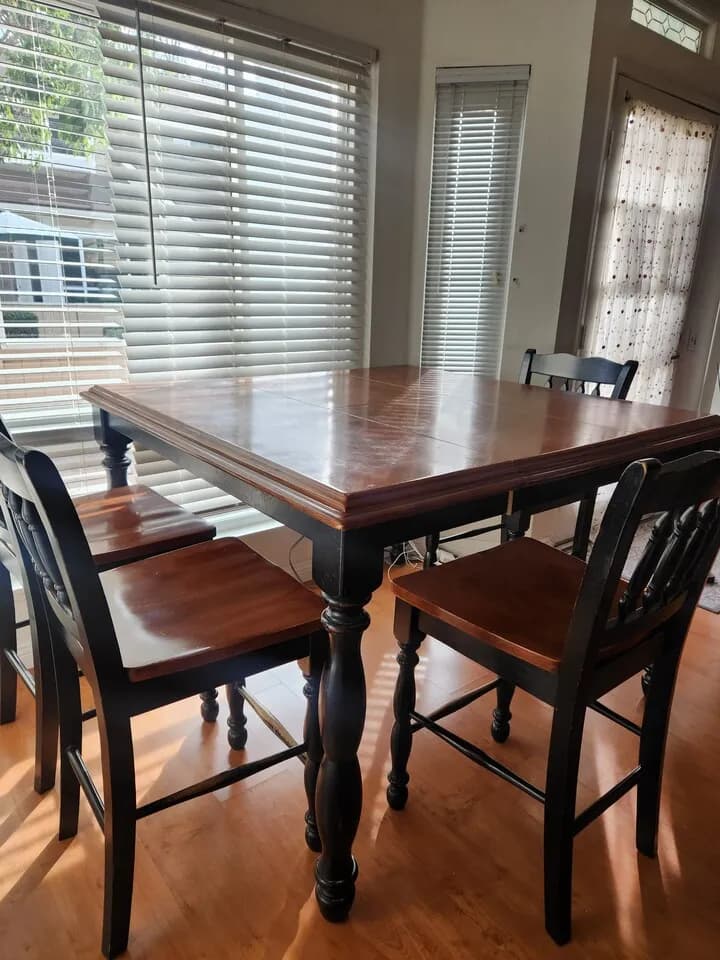 식탁,와인장
					가구
					Garden Grove