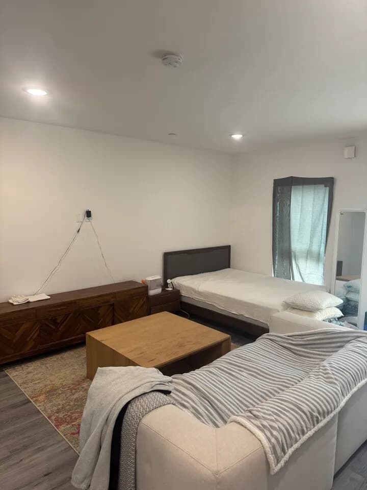 무빙세일 합니다 가구
					무빙세일
					Los Angeles