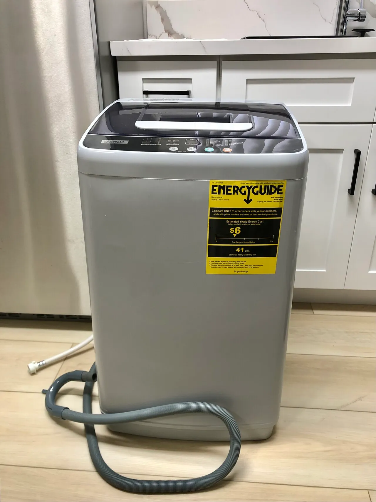 새것 같은 소형 세탁기 Simzlifes Compact Washing Machine
					전자/가전
					Burbank