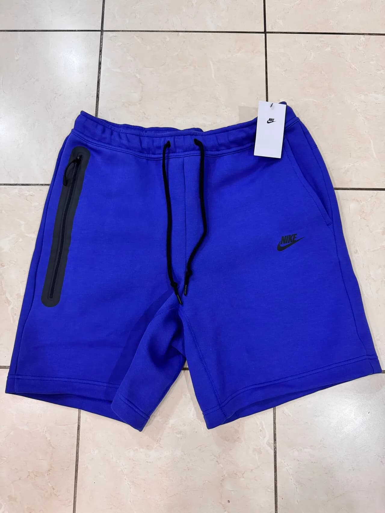 새제품 나이키 테크 쇼츠 반바지 Nike Tech Fleect Shorts
					의류/패션
					Fullerrton