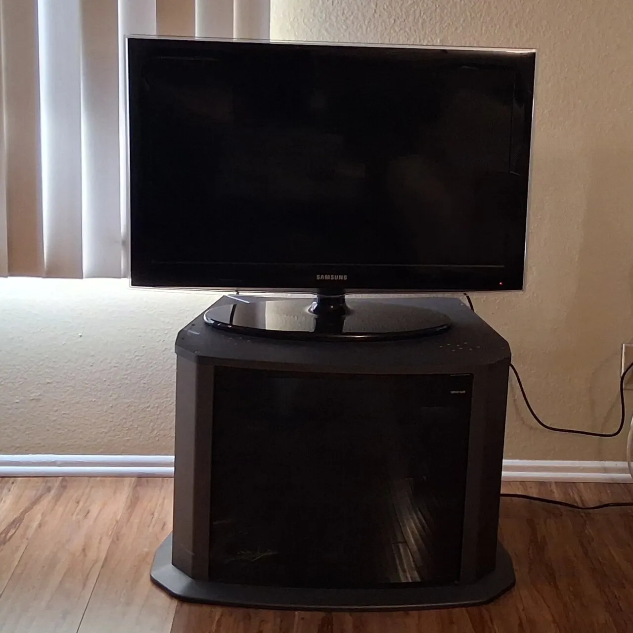 삼성 티비와 티비 스탠드 팝니다.
					무빙세일
					Anaheim/buena Park