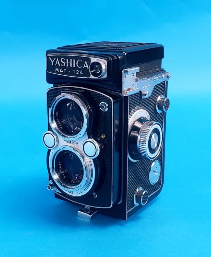 Yashica Twin-Lens Reflex Camera Mat 124
					무빙세일
					Los Angeles