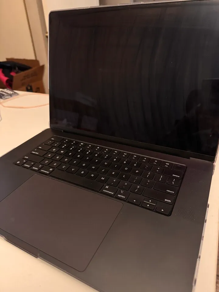 APPLE MACBOOK 16 M3 PRO
					전자/가전
					Orange County