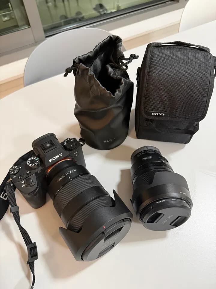 Camera A9 plus zeiss and sony lenses
					전자/가전
					Los Angeles