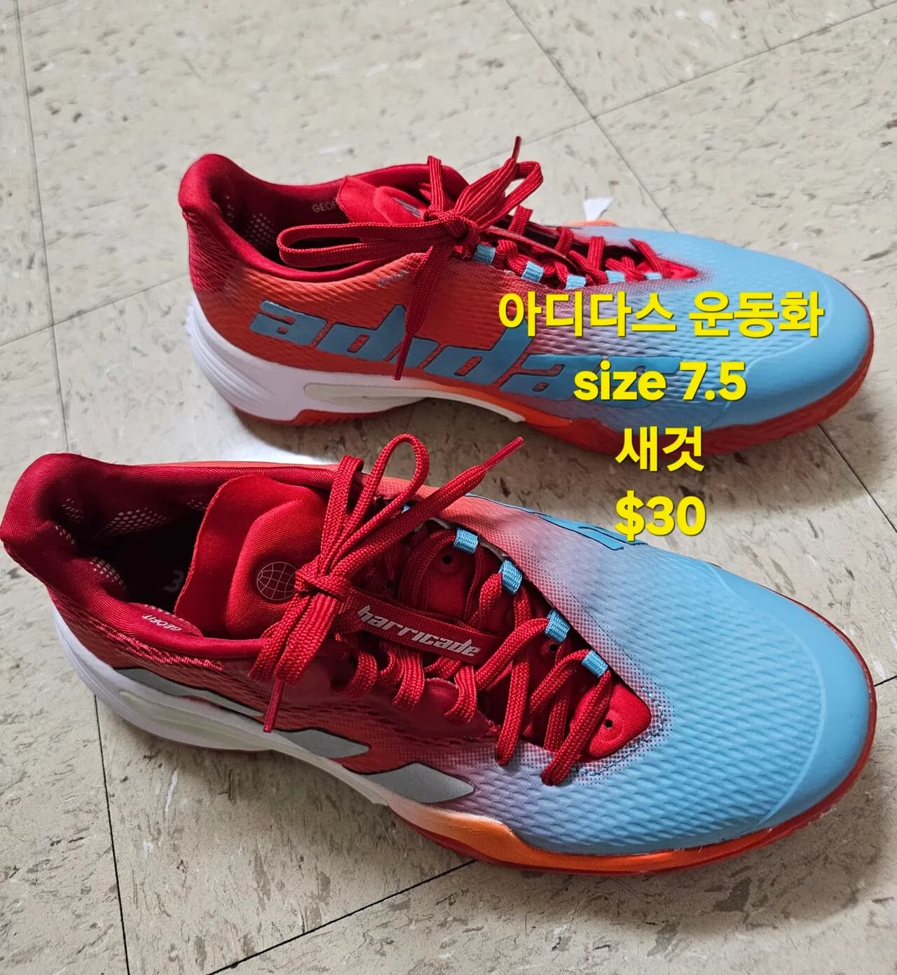 Timberland 슈즈+아디다스 테니스화+마네킨 대가리 홀더
					의류/패션
					위디어