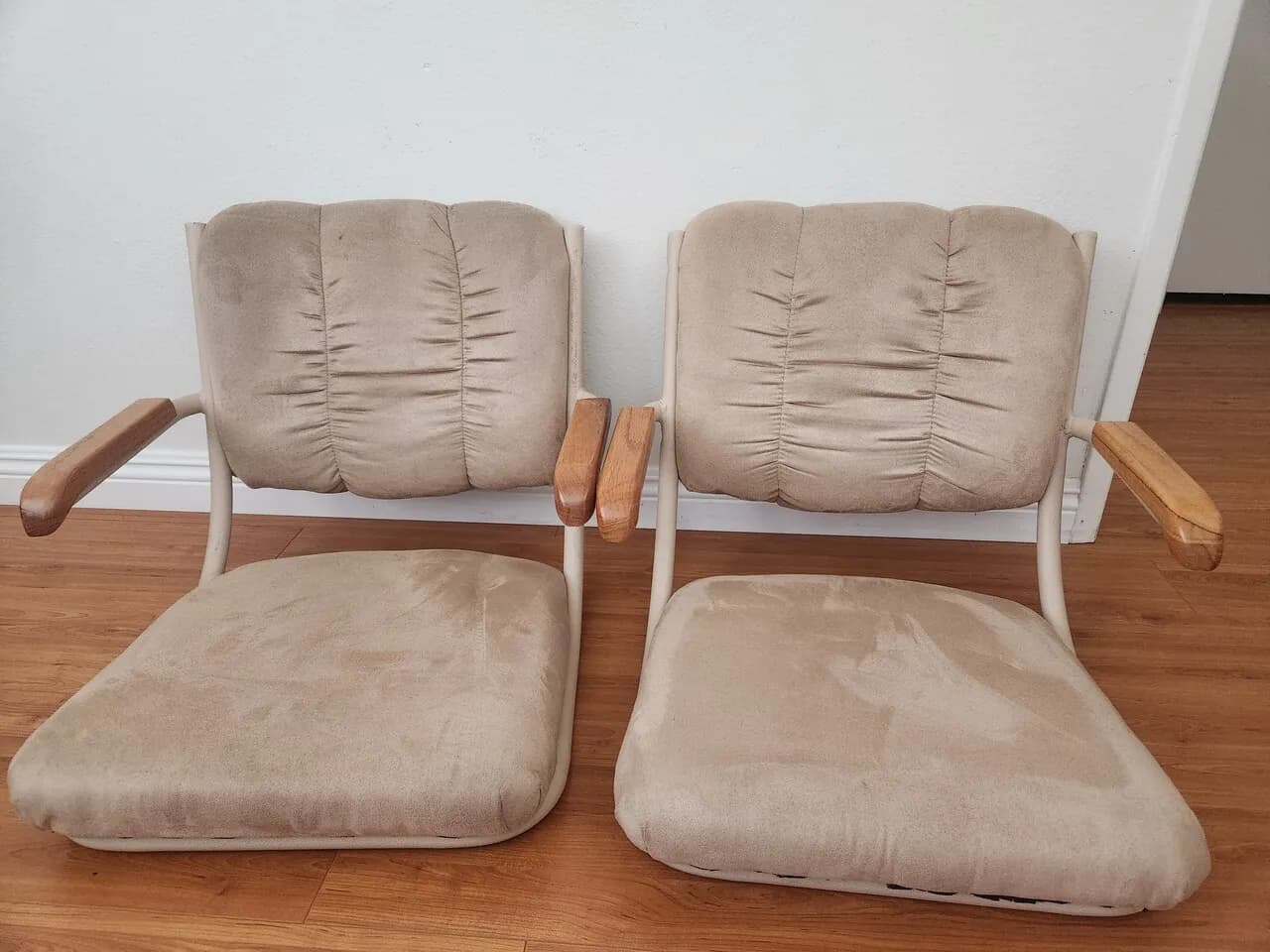 의자
					가구
					Garden Grove