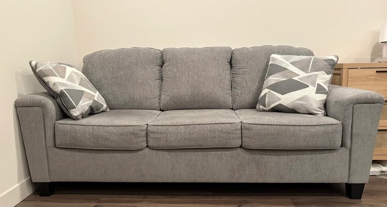 3인용 소파 - 애슐리 구매 (Leeshan Sofa)
					무빙세일
					Brea