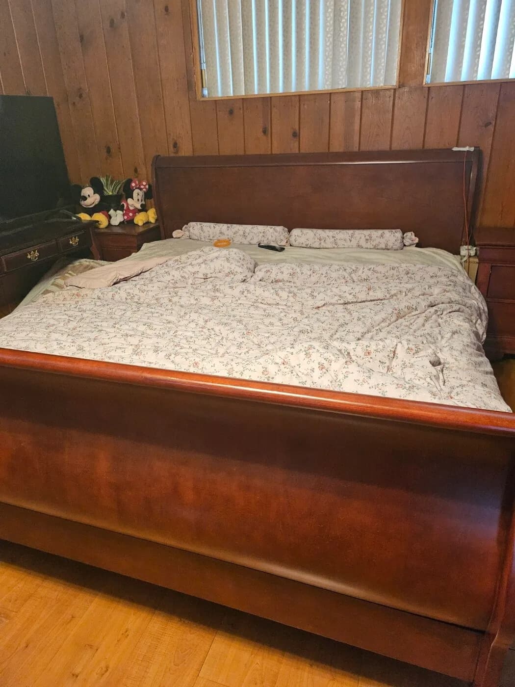 킹사이즈 침대
					가구
					La Crescenta(91214)