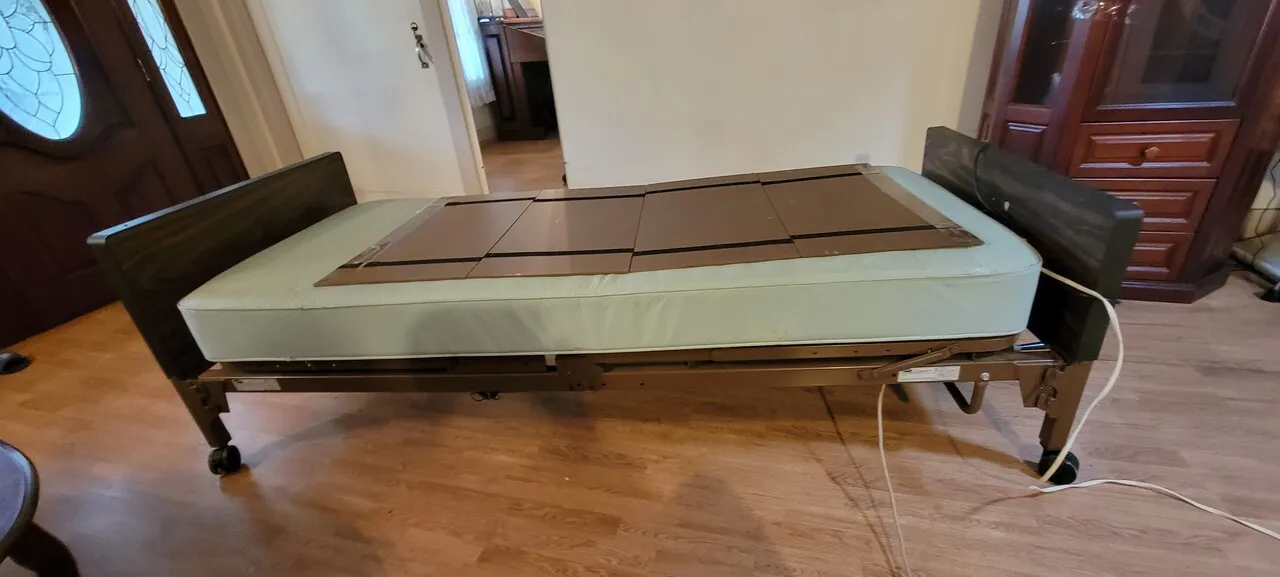 1철침대 리모트 콘트롤 상하로 움직임 새것같음
					무빙세일
					LA