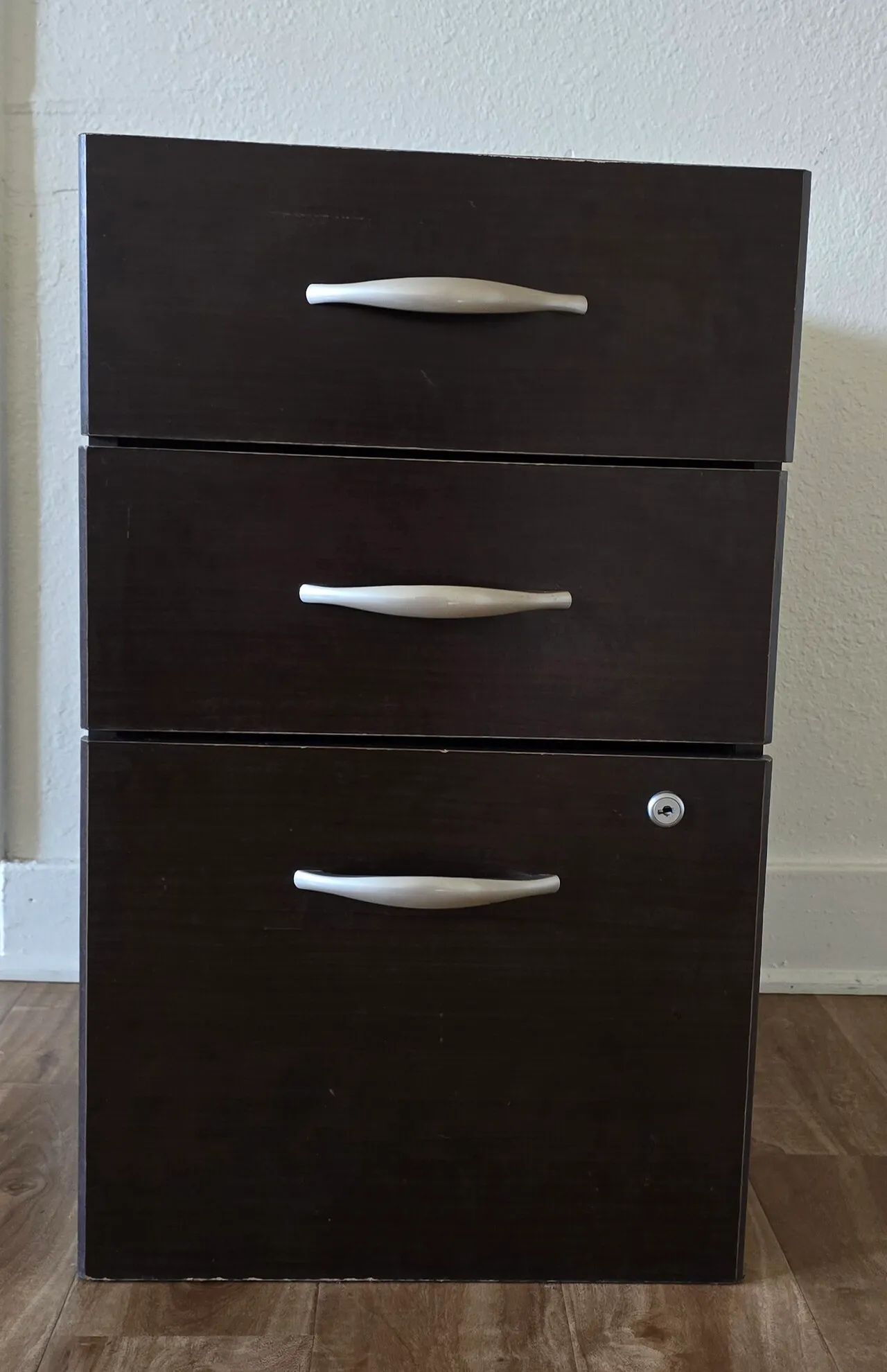 3단 서랍장 (1.4F 1.8F 2.2F 진한 밤색)
					무빙세일
					Los Angeles