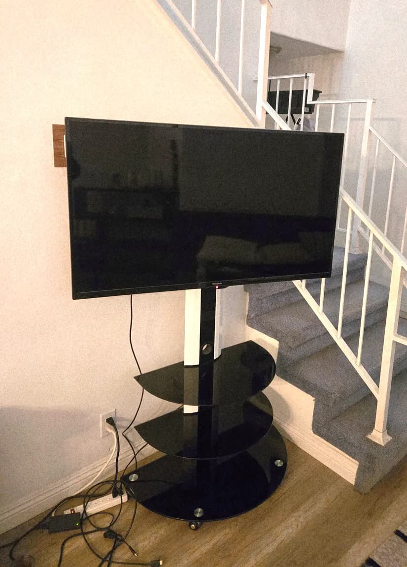 TV + TV스탠드 팝니다
					무빙세일
					Pomona