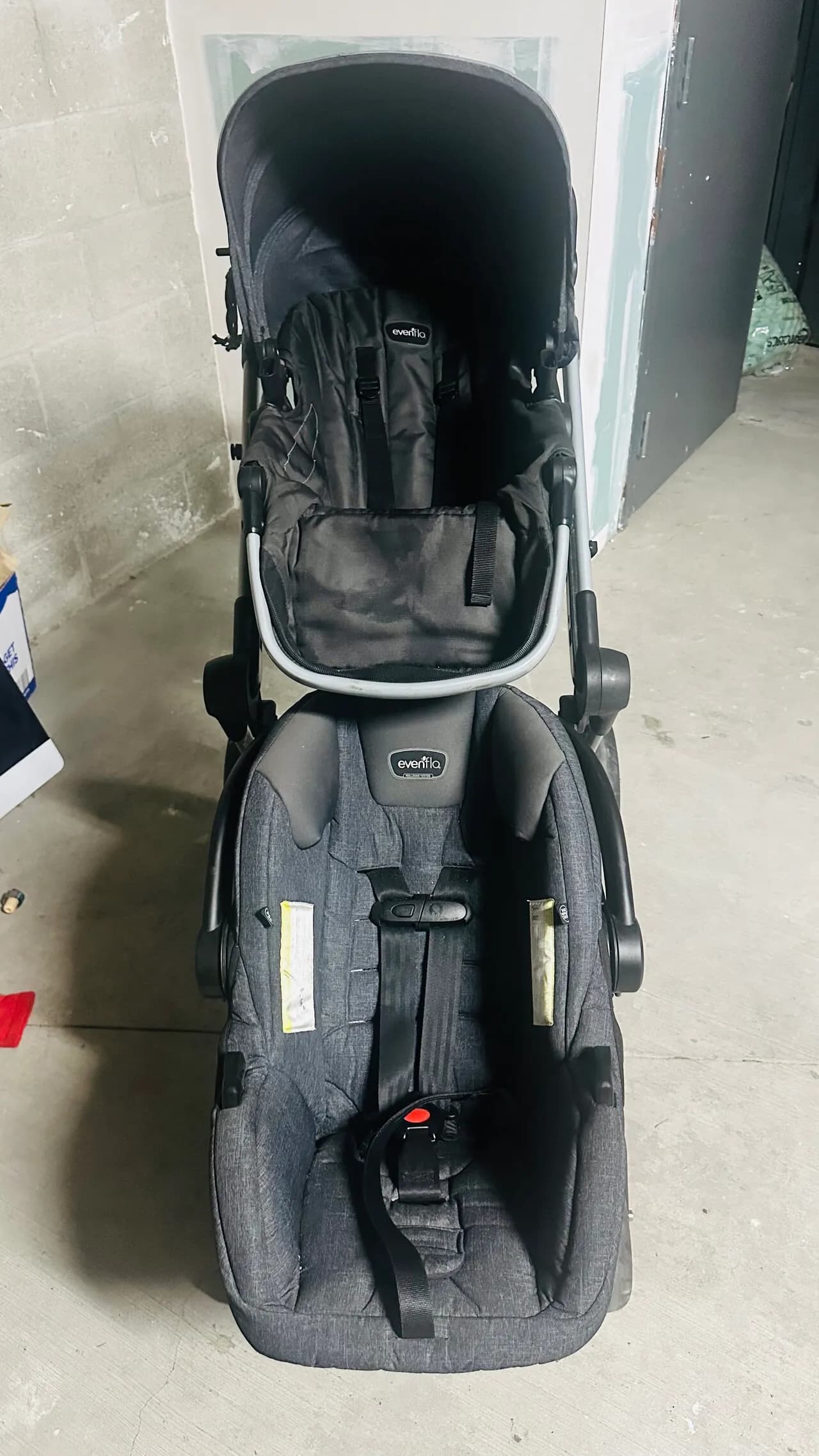 Evenflo Shyft Intuiti+ Stroller (Dubhan Black), 유모차
					기타
					Los Angeles