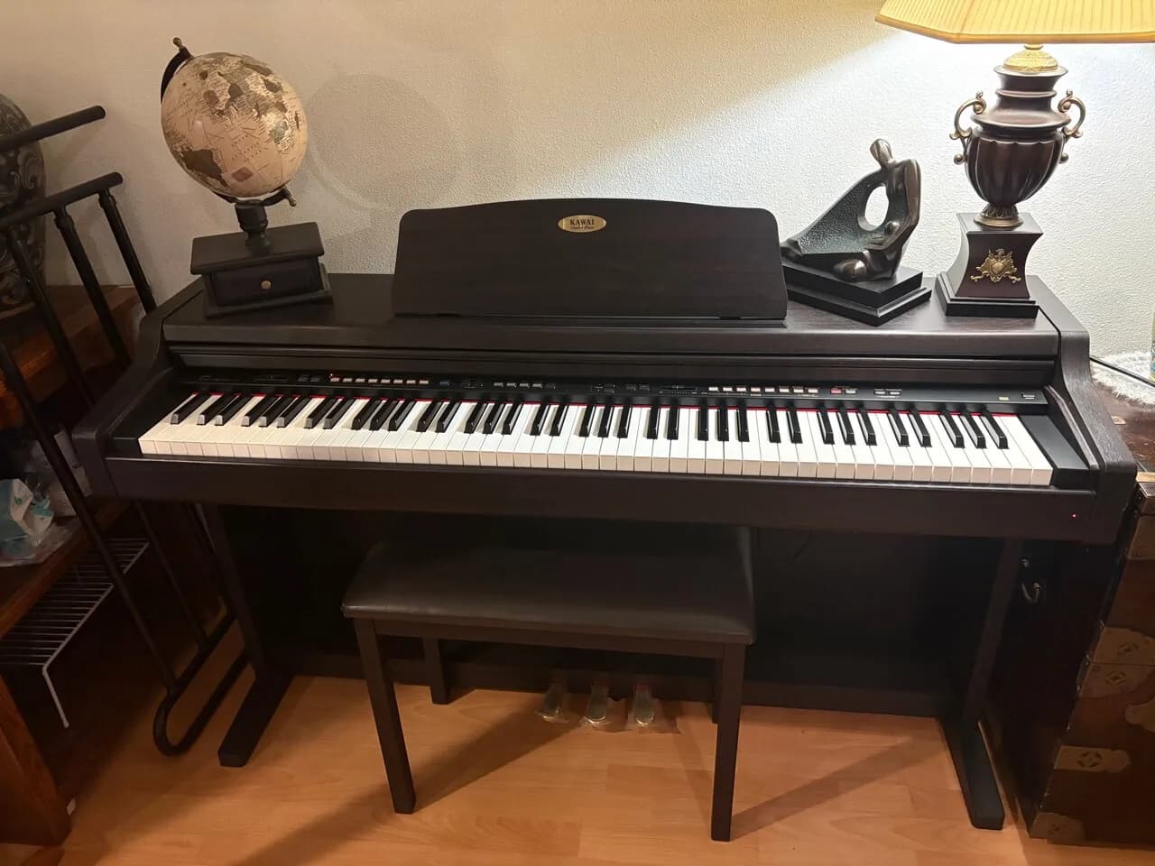 카와이 전자 피아노 $100, 토시바 티비 $10, 티비 스텐드 $10
					무빙세일
					실비치