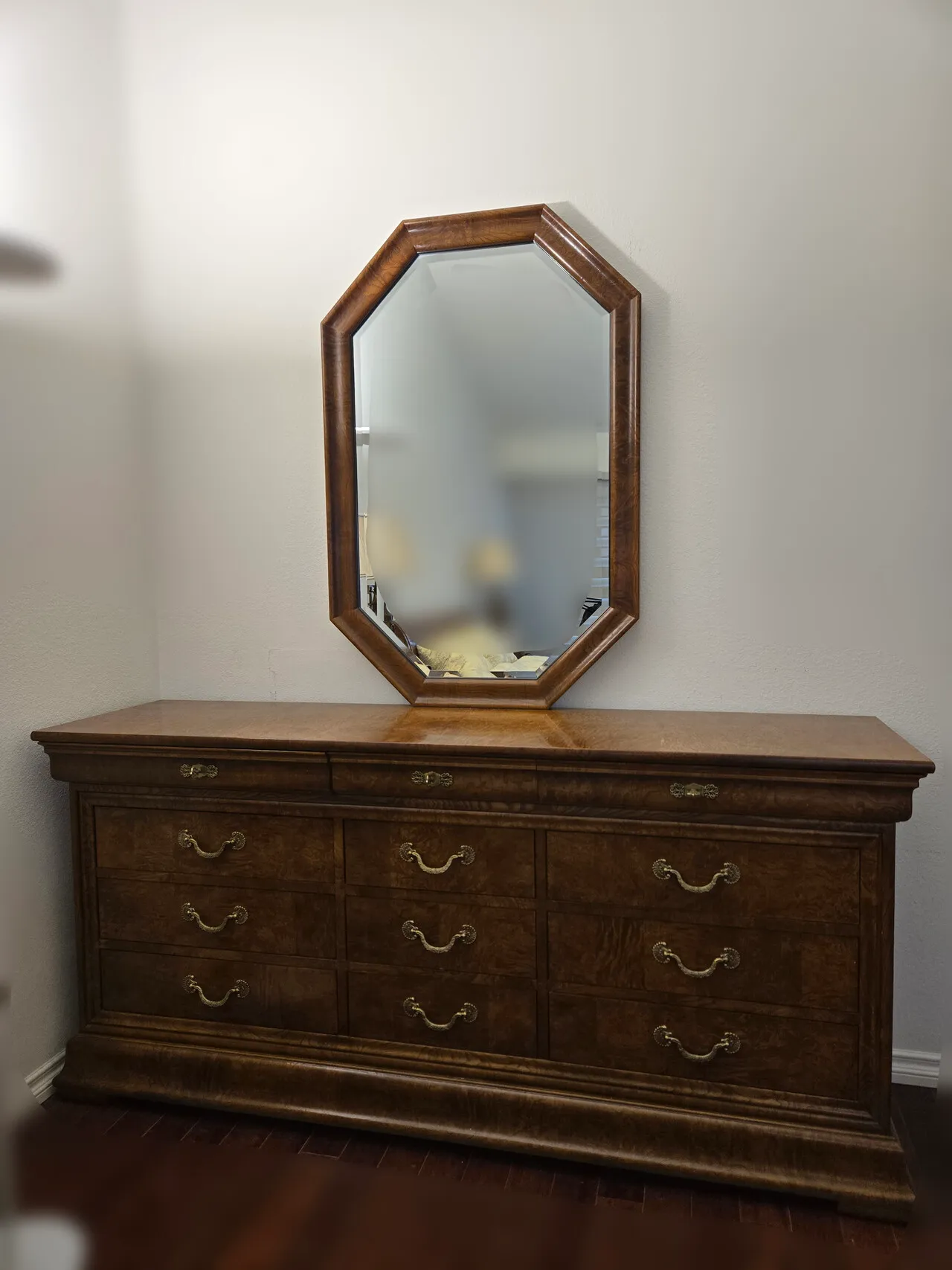 앤티크 드레서 서랍장 + 거울
					무빙세일
					Fullerton