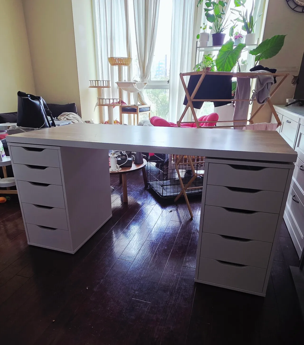 책상 서랍2
					가구
					한인타운