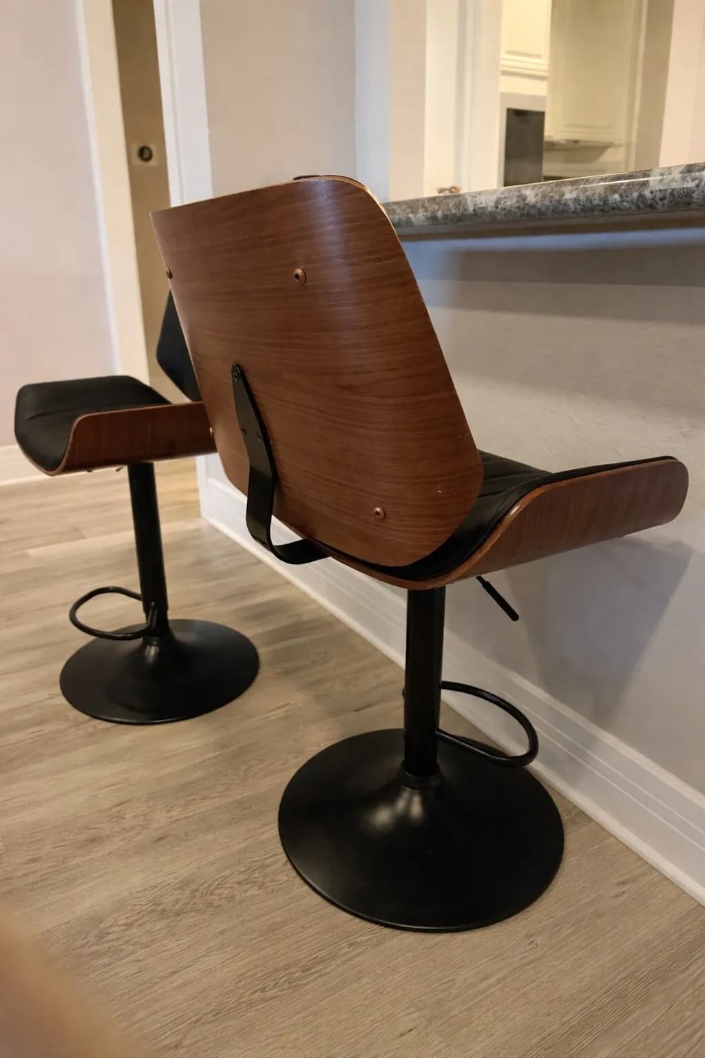 Bar stool 2개
					가구
					La 한인타운