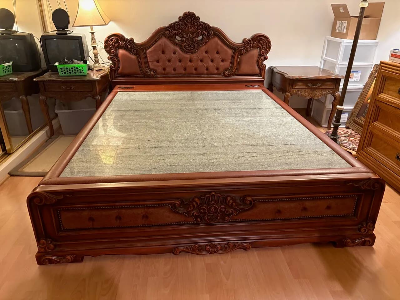 퀸사이즈 돌 침대 무료로 드립니다.
					무료나눔
					실비치