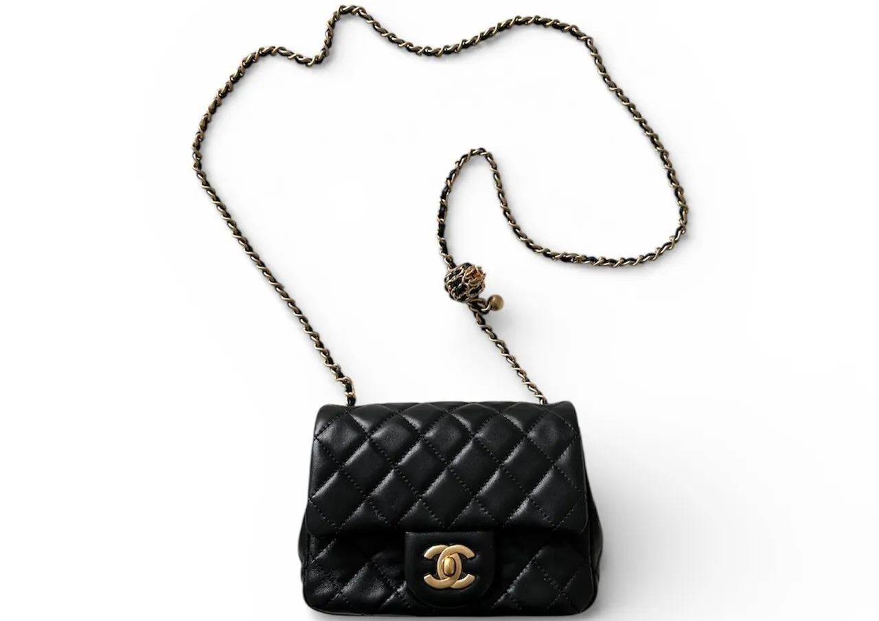 새상품/풀세트 샤넬 펄크러쉬(골드볼) 미니 스퀘어(쁘띠삭) 블랙 금장
					의류/패션
					Los Angeles