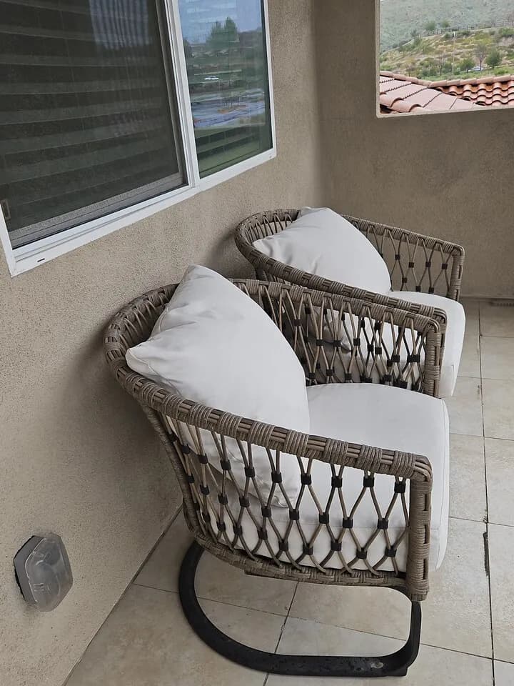 outdoor furniture 거의 새거입니다.
					무료나눔
					Los Angeles