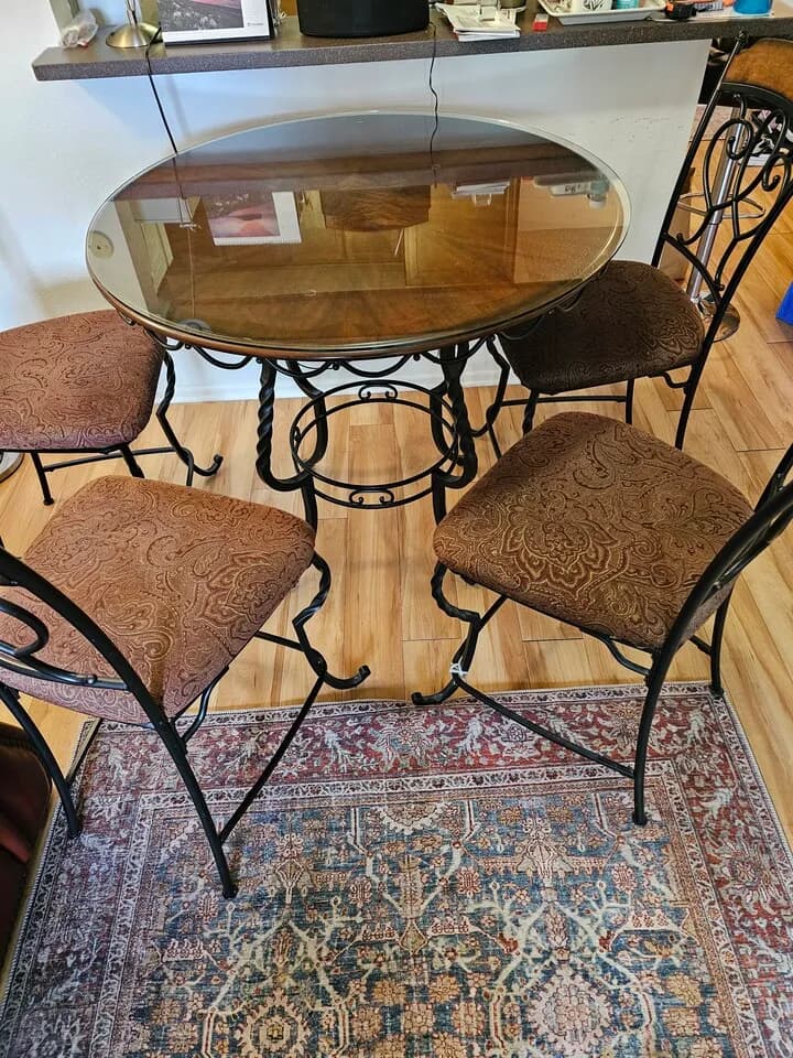 4인용 식탁
					가구
					Anaheim