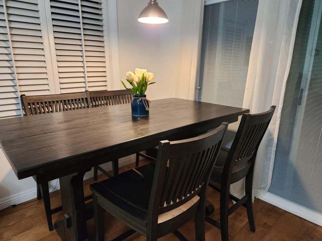 다이닝 식탁&의자 세트 Dining Table with Chairs Set 네고 가능
					무빙세일
					Koreatown Los Angeles [한인타운]