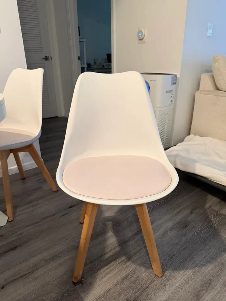 식탁의자(하얀색)
					무빙세일
					Los Angeles