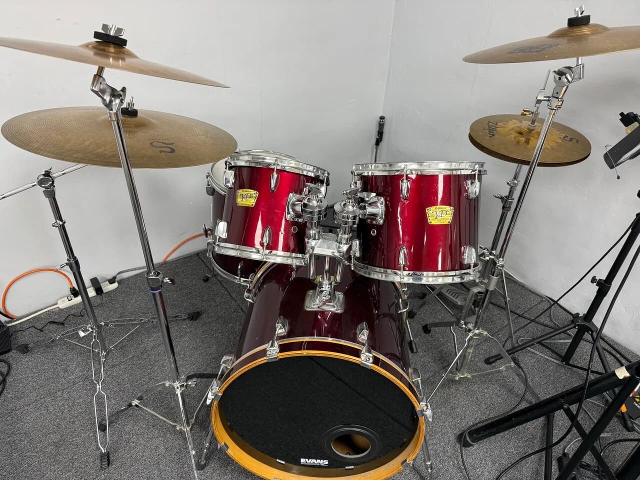 Yamaha 드럼 세트 팝니다.
					기타
					세리토스