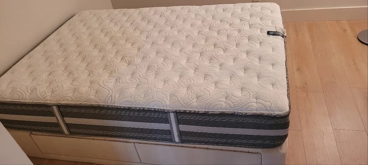 FULL SIZE 침대 (수납장 프레임)
					무빙세일
					Buena Park