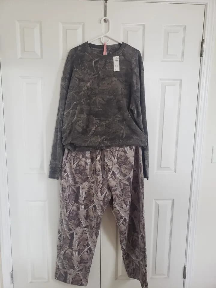 HOLLISTER 남자 2 XL 크루셔츠, XL 스윁팬츠
					의류/패션
					Azusa