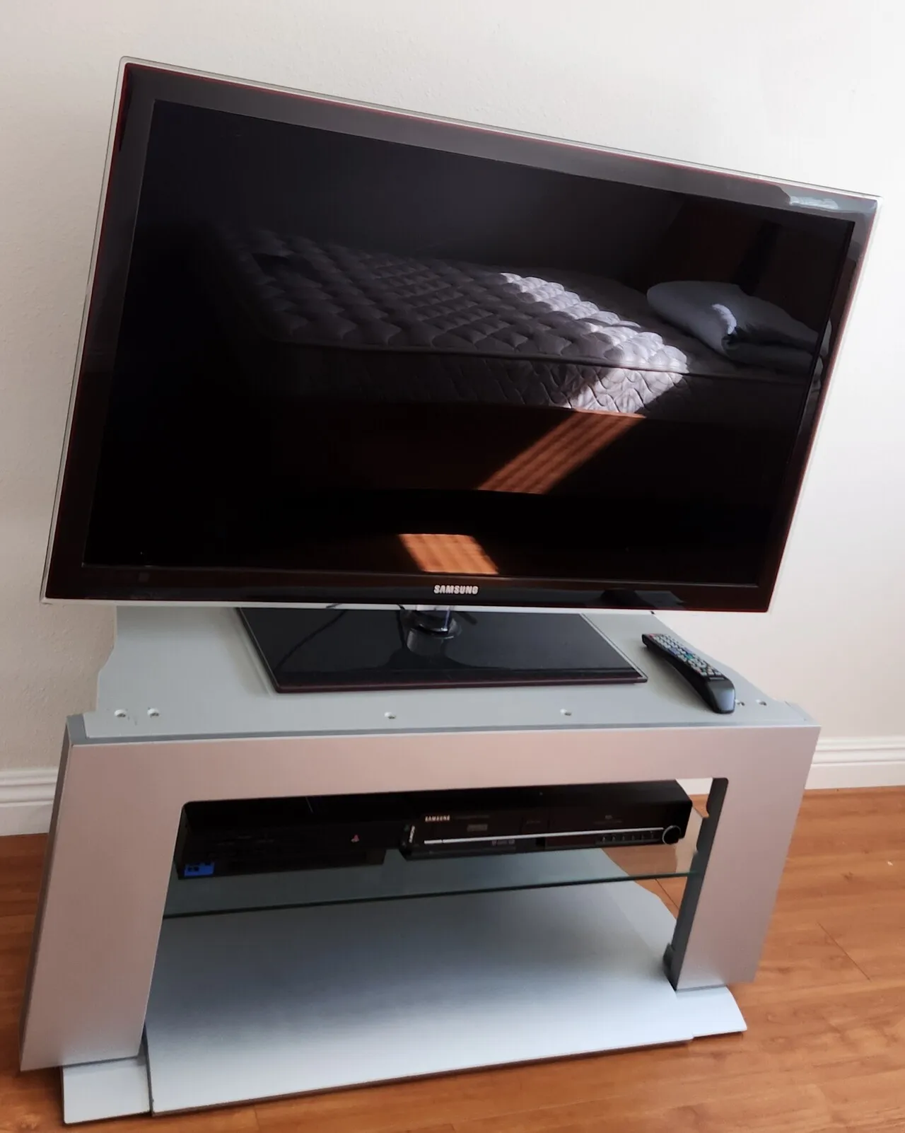 TV,침대
					전자/가전
					Garden Grove