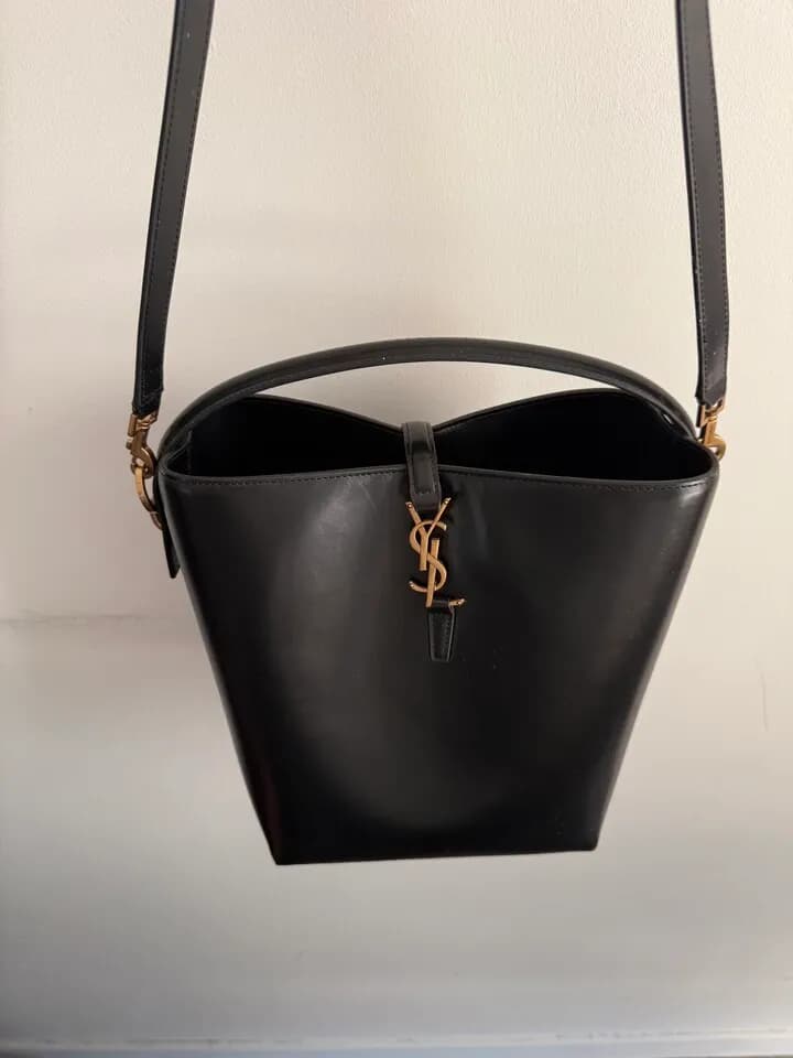 여자 명품가방 팝니다
					의류/패션
					Los Angeles