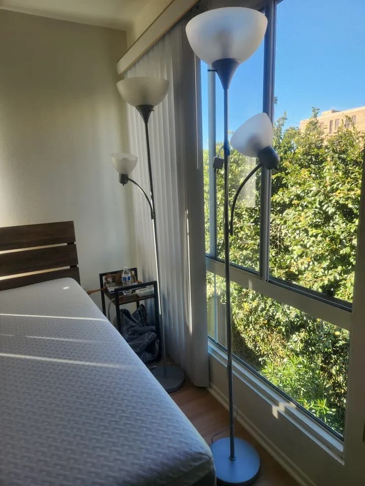 전등
					무빙세일
					Los Angeles