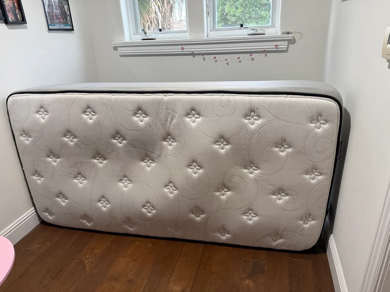 트윈 매트리스
					가구
					Los Angeles. 한타근처