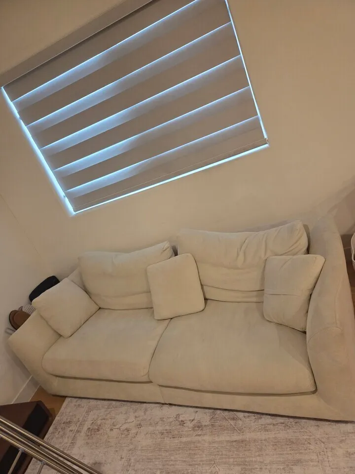 컨디션 아주 좋고 디자인 이쁘고 방수 세탁 가능 소파
					가구
					Pasadena