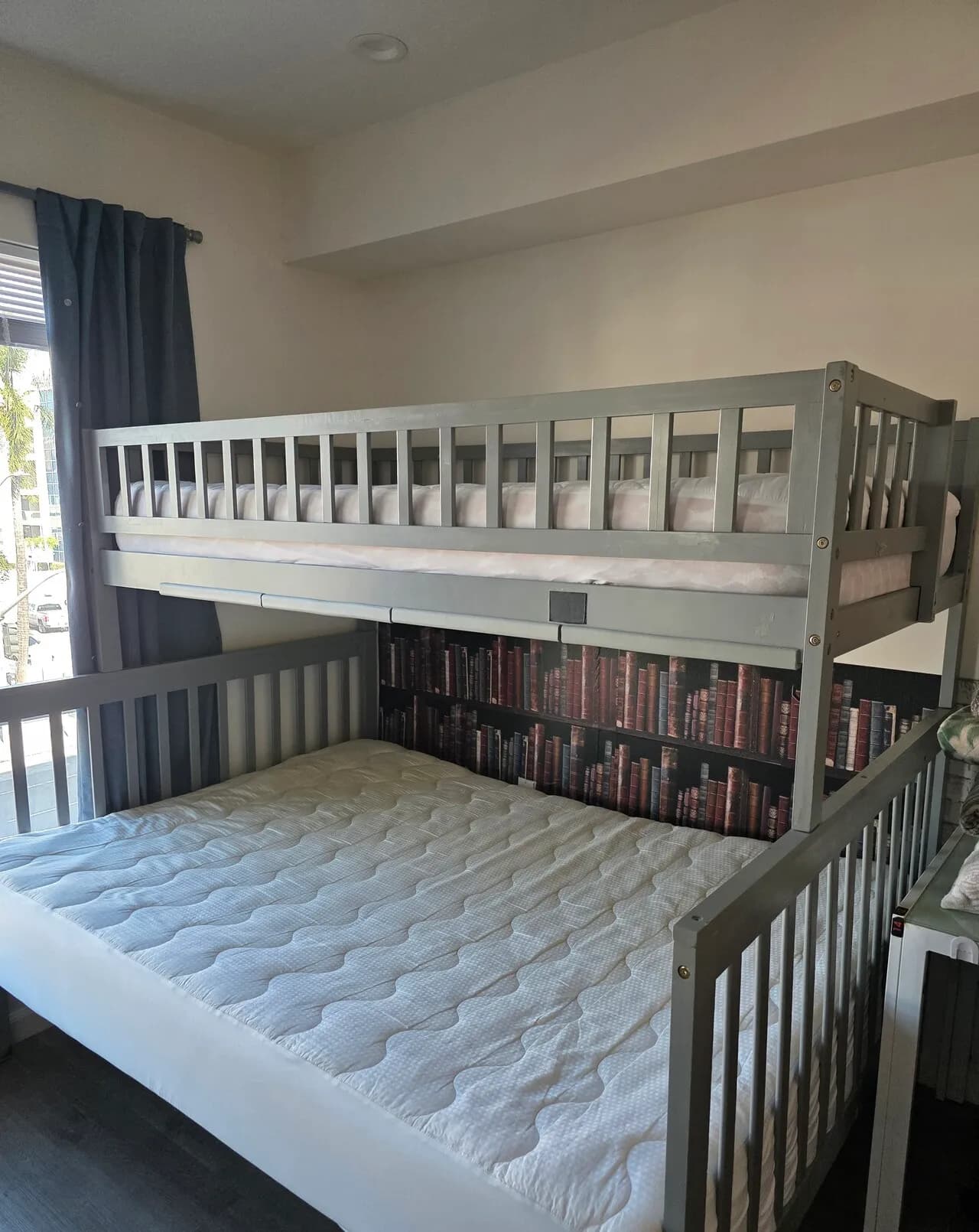 필요하신분께 저렴하게 드립니다
					무빙세일
					한인타운