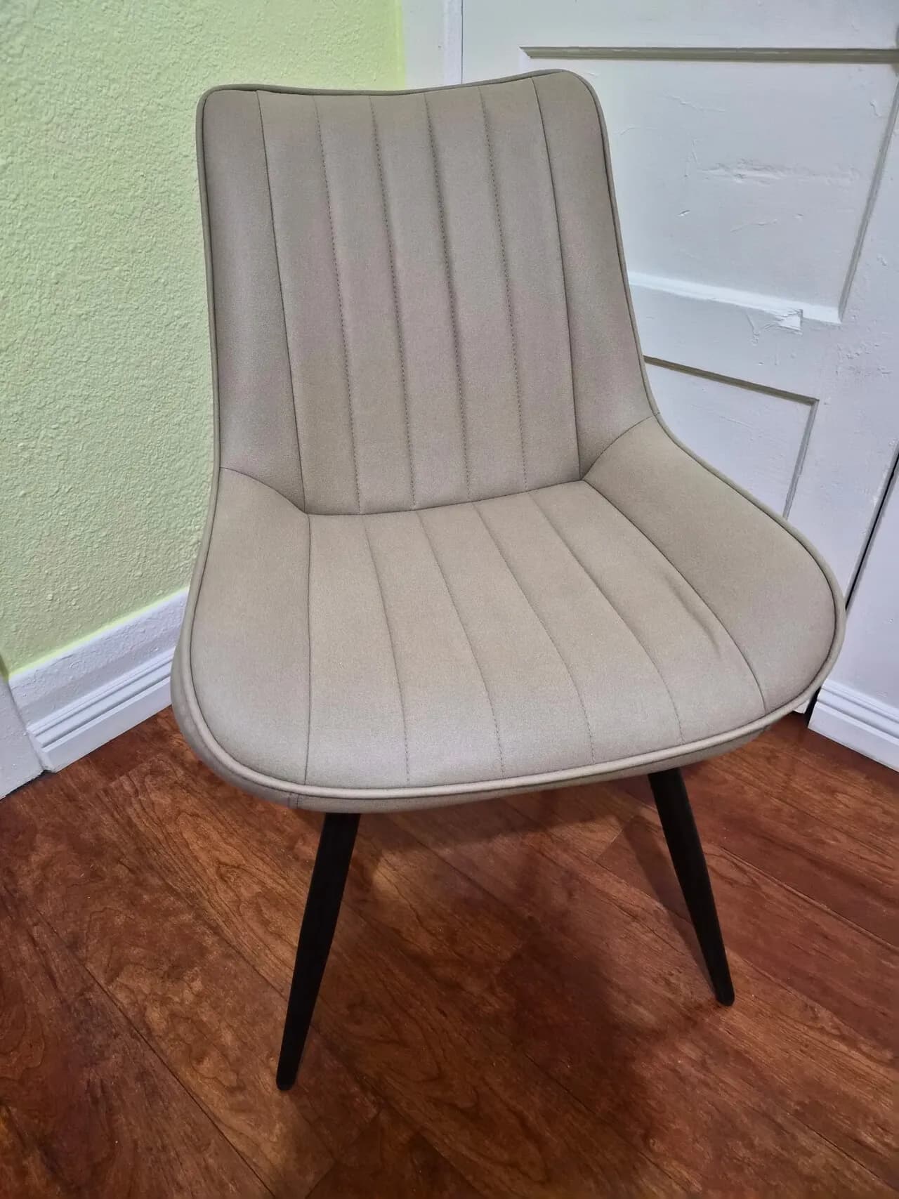 Dining chairs 의자 4개
					가구
					Los Angeles