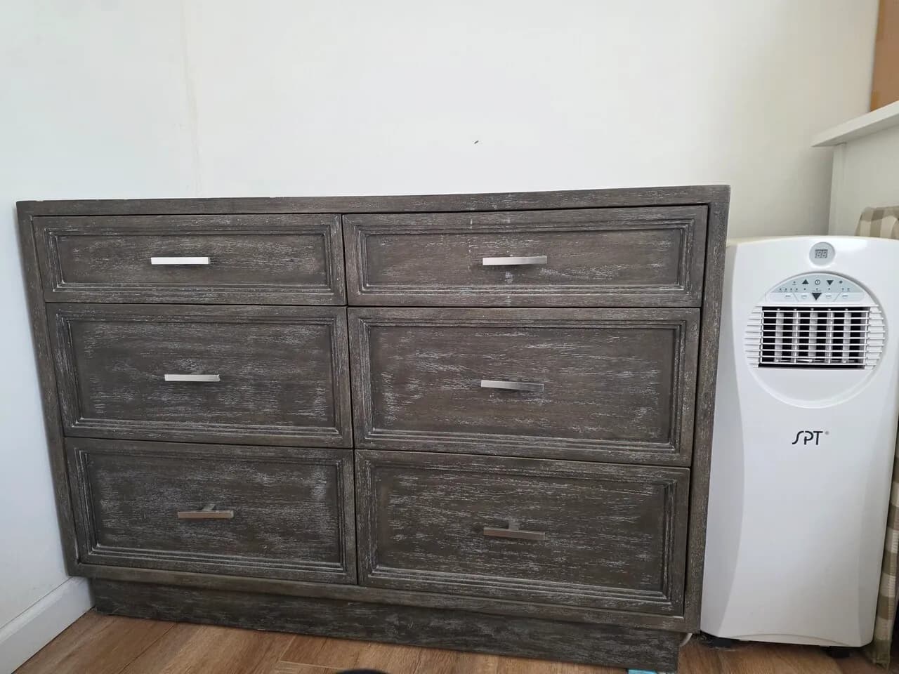 서랍장
					가구
					Los Angeles