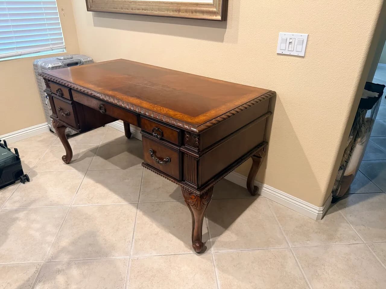 책상 두가지
					가구
					Buena Park