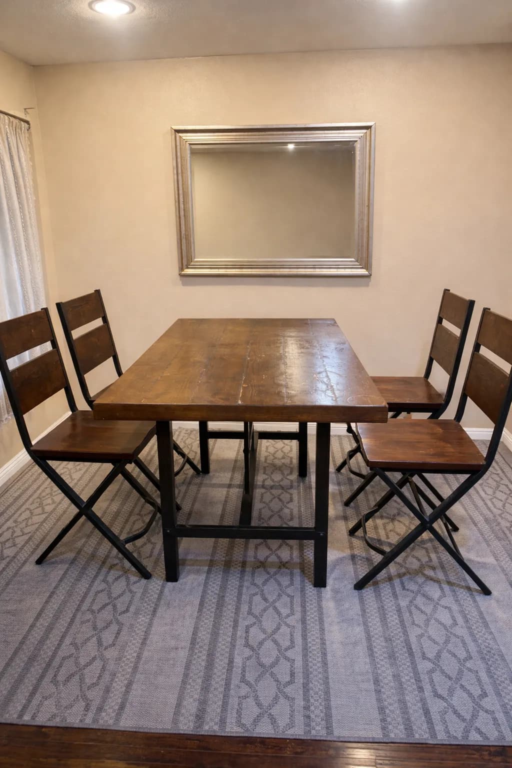 귀국 세일 Ashley Furniture 러스틱 원목 식탁 세트
					무빙세일
					Hacienda Heights