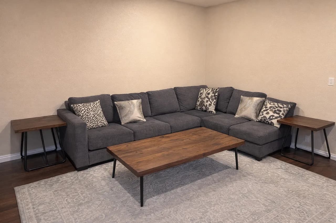 6 인용 sectional Sofa Set
					무빙세일
					Hacienda Heights