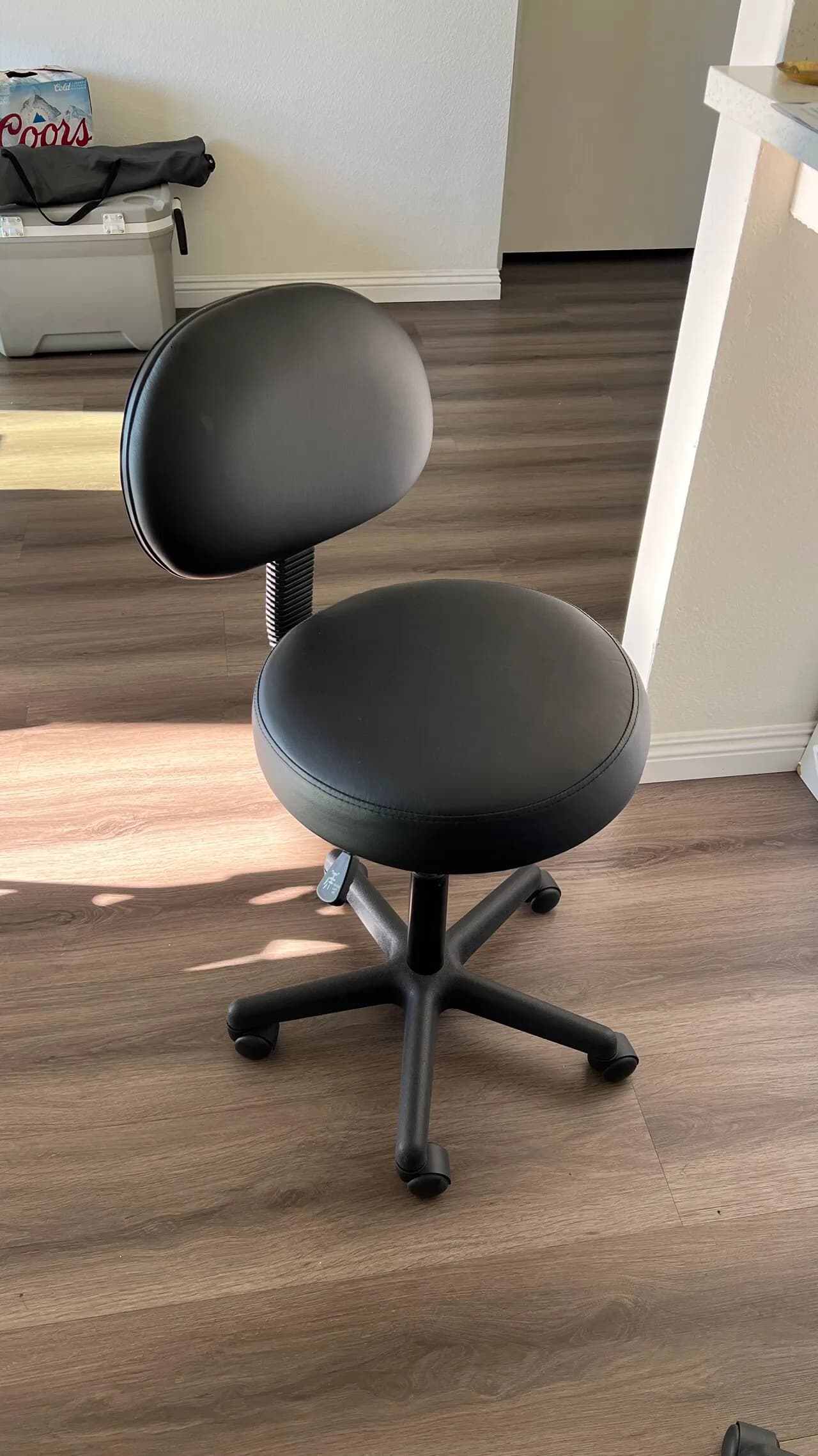 바퀴 달린 의자 2개 판매합니다
					가구
					Los Angeles