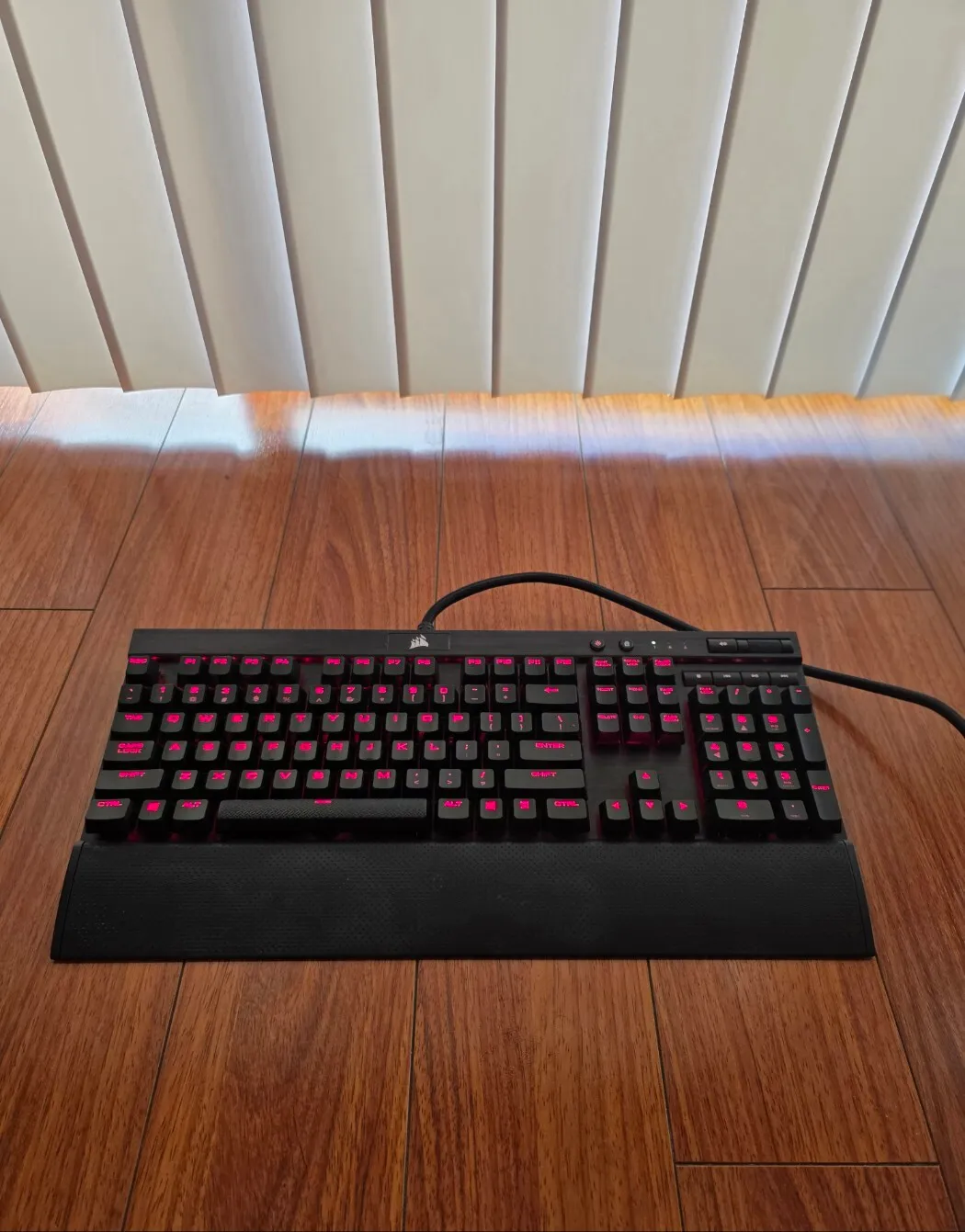 Corsair 게이밍 키보드, Logitech 해드셋 판매합니다.
					전자/가전
					Los Angeles