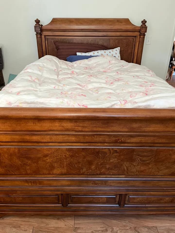 이튼알렌 베드룸 & 소파 . 이젤
					무빙세일
					E La