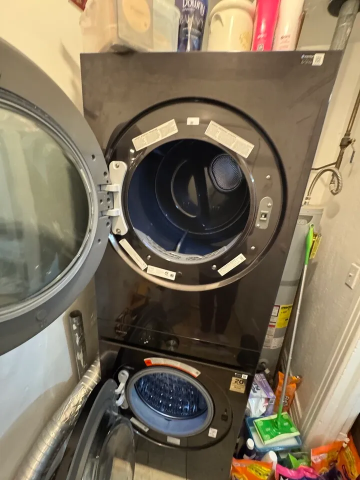 Bespoke AI Laundry Hub SAMSUNG
					전자/가전
					Los Angeles