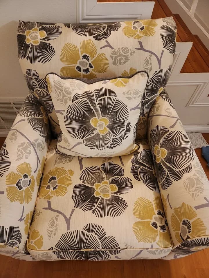 소파
					가구
					Garden Grove