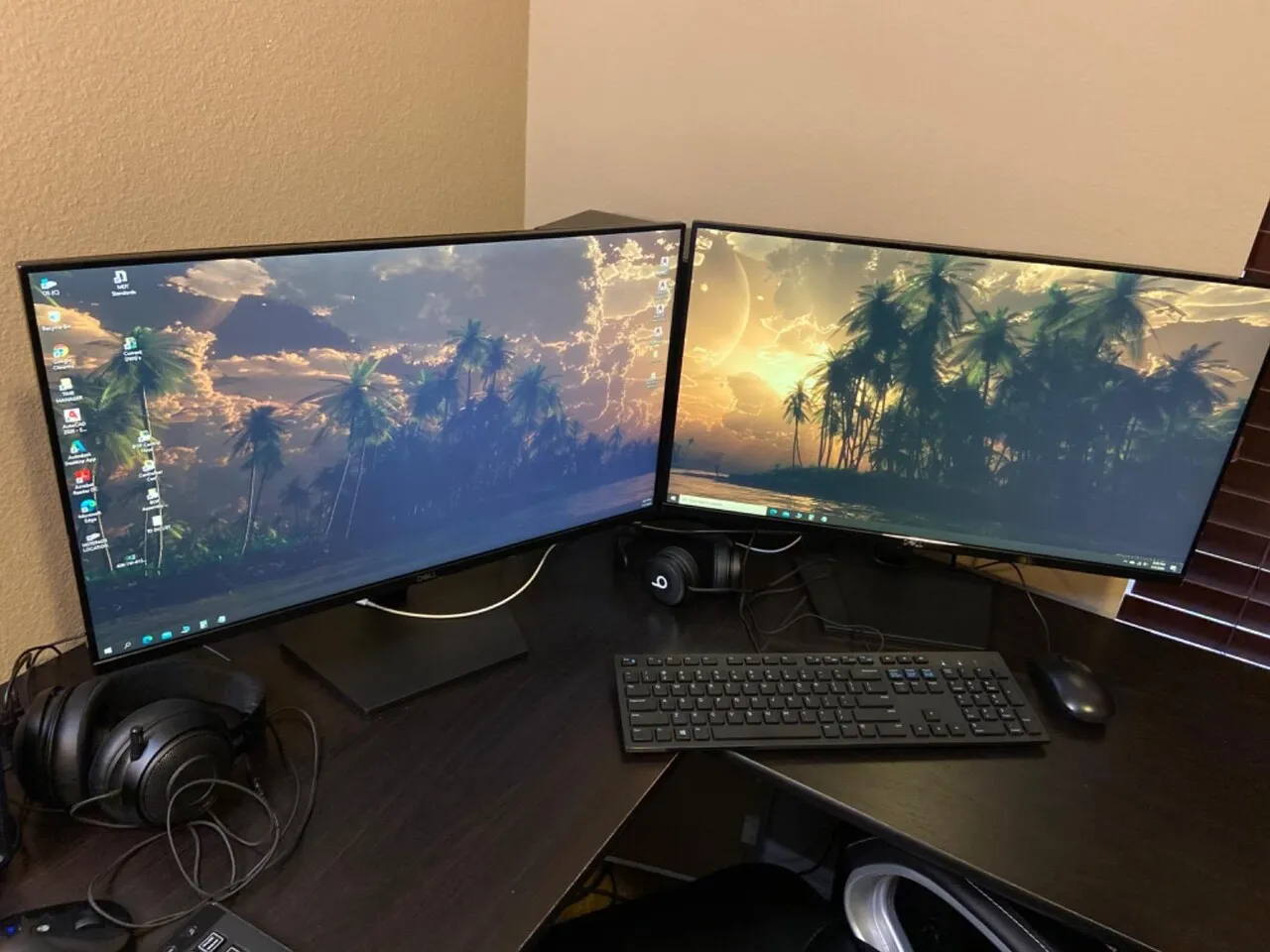 DELL 27인치 모니터 2대 팝니다.
					전자/가전
					Koreatown