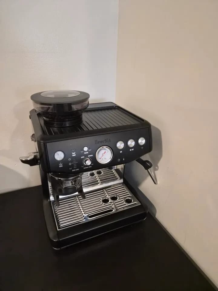 브레빌 커피머신 팝니다.breville barista impress espresso machine
					전자/가전
					Los Angeles