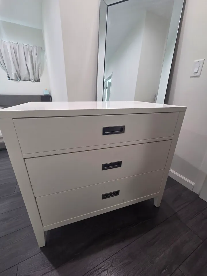 crate and barrel 드레서 캐비넷 6칸 3 칸 세트
					무빙세일
					Los Angeles