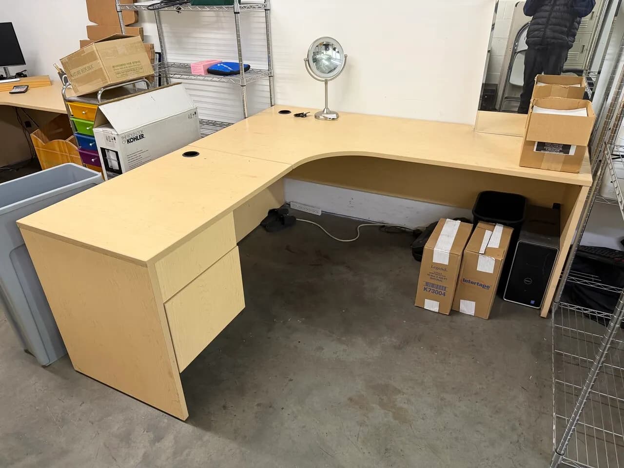 L type Office Desk - with 2 Drawer
					무빙세일
					Los Angeles