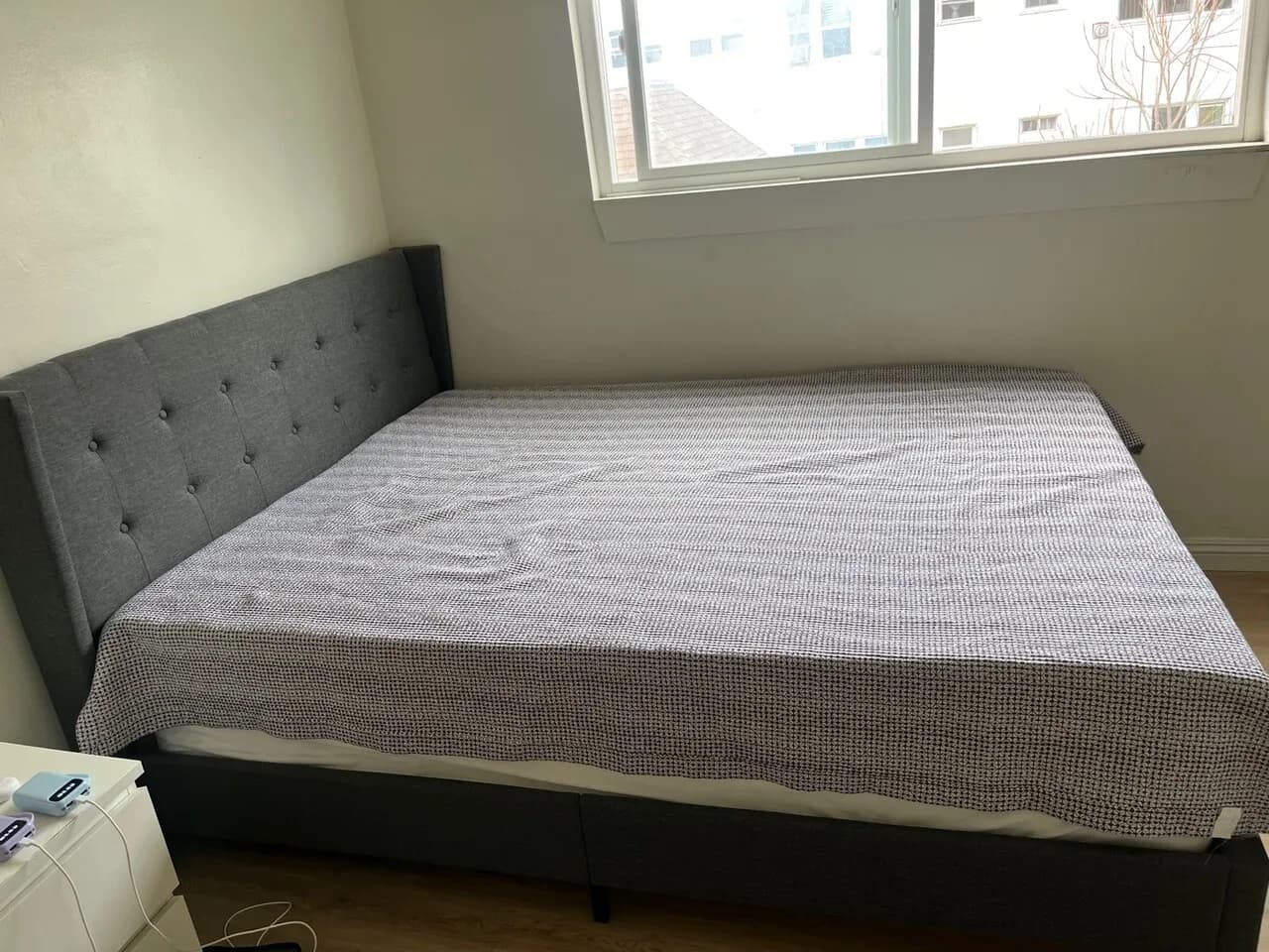 침대 퀸 싱글 소파베드
					가구
					Los Angeles